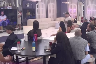"OD ČEGA SU TI OŽILJCI PO RUKAMA?" Hitno prekinut PROGRAM u Eliti, OVO pitanje izazvalo PANIKU među takmičarima! (FOTO)