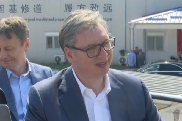 POLICIJA TRPI MOTKE PO SEBI! Vučić: "Dođu vremena kada sve najgore u jednom društvu ispliva, te lekcije smo naučili"