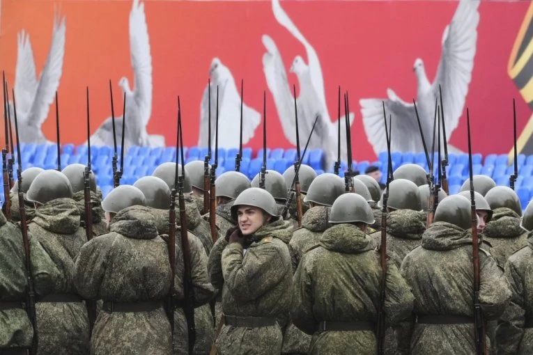 MOSKVA GOMILA VOJNE SNAGE U JERMENIJI: "Pogoršanje odnosa Azerbejdžana i Rusije bilo unapred pripremljeno"