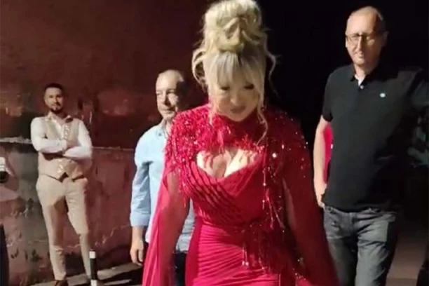 JEZIV ROPAC NA GROBU SAŠE POPOVIĆA! Suzana Jovanović otkrila tajnu pred uručenje nagrade - MOLILA SAM GA... (VIDEO)