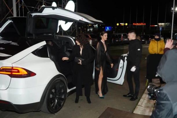 SMRTNI SLUČAJ RAZORIO NAŠU PEVAČICU! Ovu tragediju ne može da izbriše iz sećanja ni dan-danas, jedva obuzdala suze!