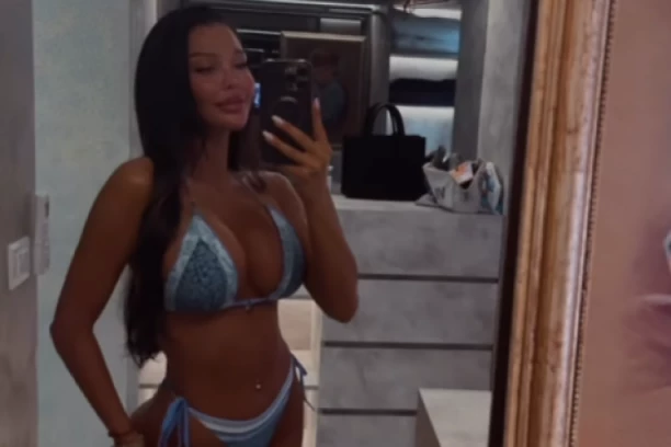 MAJA ZAPALILA JADRAN! Marinkovićeva MAMI UZDAHE ovom fotografijom!