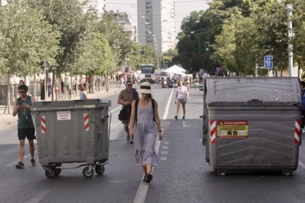 SKANDAL! Blokaderi zvižde studentima koji su došli na ispite - ni ove provokacije NISU USPELE! (VIDEO)