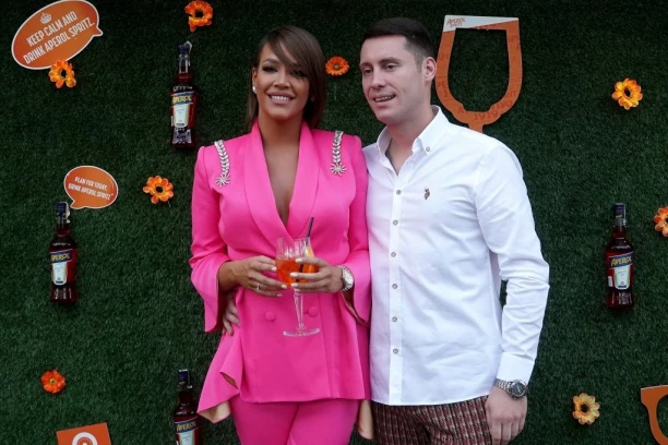 BIVŠEG MUŽA MARIJE MIKIĆ URNIŠU NA DRUŠTVENIM MREŽAMA: Zbog ovoga je postao predmet podsmeha nakon RAZVODA! (FOTO)