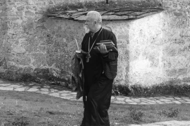 UPOKOJIO SE VOLJENI OTAC MILENKO: Objavljen datum i mesto sahrane - poznavao je svaku kuću na Kosmetu