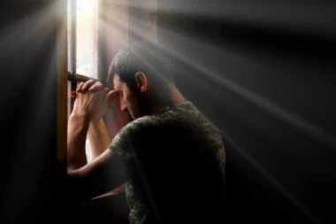 OVA KLETVA NIJE PRAZNOVERJE, ONA MOŽE IMATI STRAŠNE POSLEDICE: Bacaju je na vas oni od kojih to najmanje očekujete, a može se skinuti samo na jedan način!