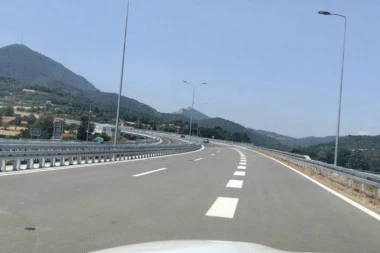 AUTO-PUT ŠABAC-RUMA NOSIĆE IME PO OVOM ČUVENOM POLITIČARU! Već postavljene table! (FOTO)