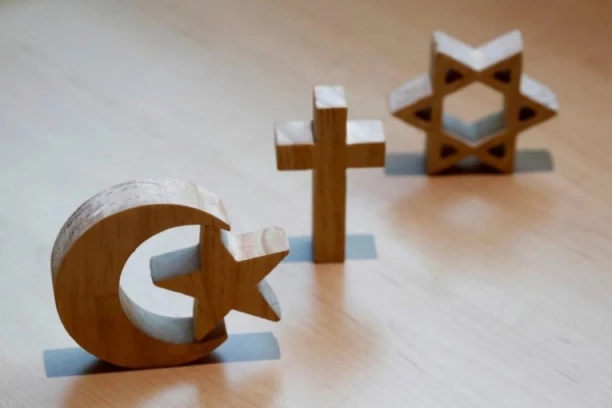 OBJAVLJENI REZULTATI VELIKOG ISTRAŽIVANJA: Ovo je najbrže rastuća religija, TREĆE mesto niko nije očekivao