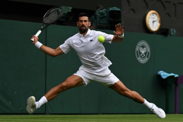 JOŠ JEDNOM POKAZAO VELIČINU! Đokovićeva loptica sa Vimbldona prodata po NESTVARNOJ ceni!