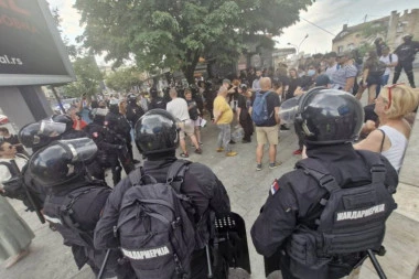 "J***M VAM MAJKU SRPSKU!" Stravične reči blokadera u Novom Pazaru! Odavno njima nije ništa sveto, ali ovo je sada prešlo svaku meru! (VIDEO)