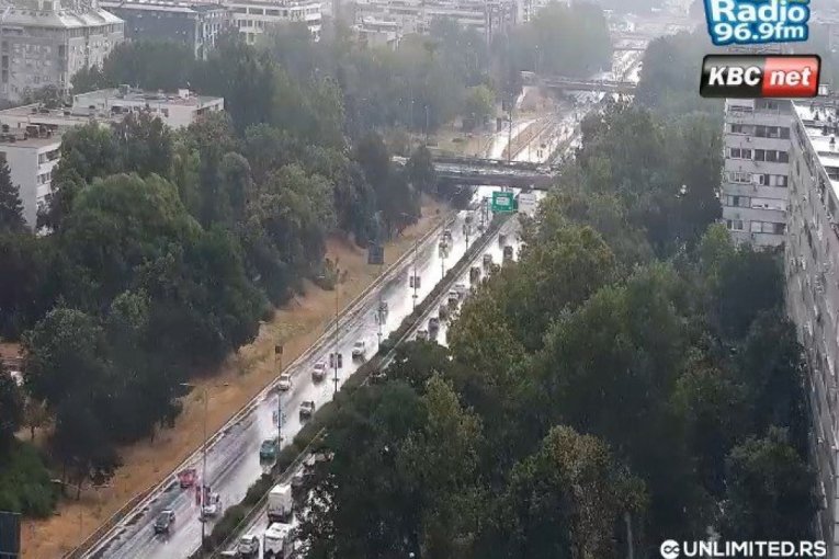 Počela jaka kiša u Beogradu