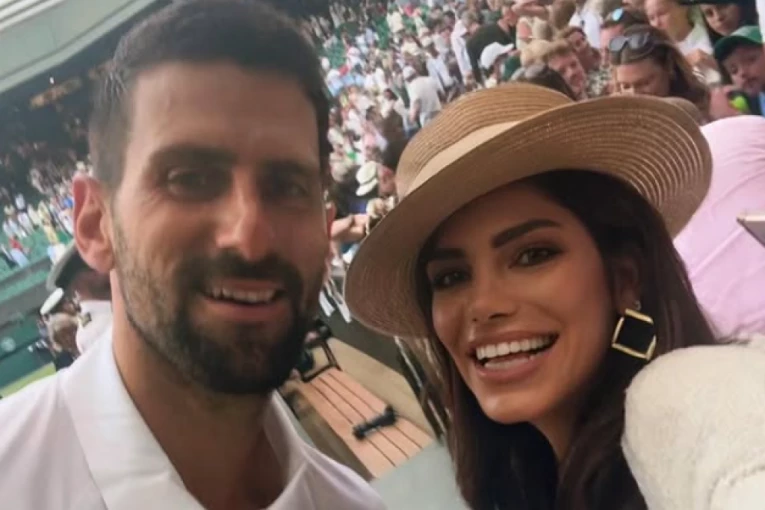 KO JE ATRAKTIVNA CRNKA KOJA JE ZAGRLILA ĐOKOVIĆA? Svi je pamte zbog Bogdana, a evo čime se bavi! (FOTO)