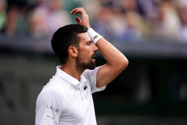 NE, NIJE DOBRO: Pred odlučujuće vimbldonske bitke - Novak se susreće sa zdravstvenim problemima?