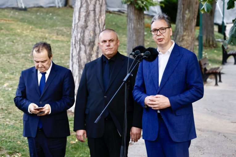 "ZNA SRBIN ŠTA JE DRŽAVA, A I DRAGAN JE TO ZNAO"!  Vučić otvorio kompleks Palmi u čast: "SVE ŠTO VIDITE U JAGODINI, U TOME JE UČESTVOVAO"!