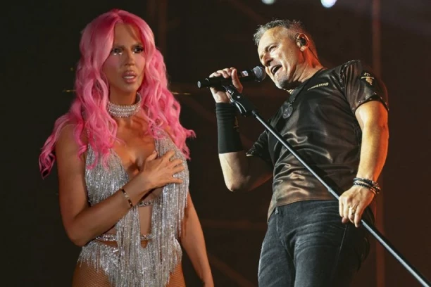 KARLEUŠA BESNO REAGOVALA ZBOG PRIZORA NA KONCERTU TOMPSONA: "Hrvati treba da se STIDE" - ovo je SRAMOTA da se desi u 21. veku! (FOTO)