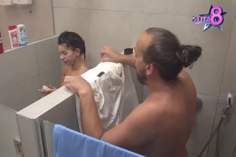 Aleksandra Nikolić i Milovan Minić se kupaju zajedno Elita 8 Zadruga