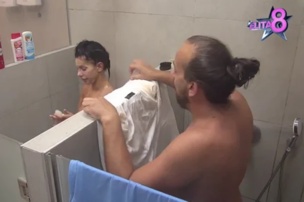 (VIDEO 18+) KAMERA U "ELITI 8" NAHVATALA GOLE LJUDE! Produkcija objavila EKSPLICITAN SNIMAK učesnika - kao senka se PRILEPIO uz nju! (GALERIJA)