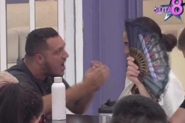 GASTOZ SE ZALETEO NA ANĐELU, HITNO PREKINUT PROGRAM: Urlao iz petnih žila, ona prebledela od straha! (FOTO)