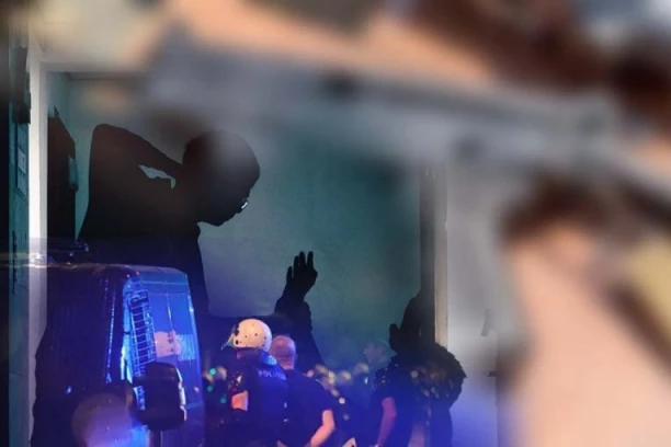 RATNO STANJE U SELU POD GOLIJOM! Pronađen čitav arsenal oružja i municije nakon krvave tuče u kojoj su korišćene sekire!