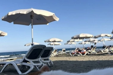 EVO GA DETALJAN CENOVNIK IZ CRNE GORE! Nije ni čudo što im je sezona pukla - ČAK SU I CENE SUVENIRA OTIŠLE U NEBO!