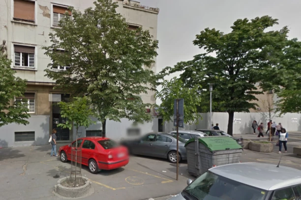 PALA STATUA SA FASADE ZGRADE U BEOGRADU! Oštećen automobil: Inspekcija hitno izašla na lice mesta