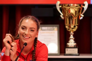 KO JE TEODORA KOSTOVIĆ, NOVA NADA SRPSKOG TENISA! Dominira na Vimbldonu, nedavno se oprobala i u seniorskoj konkurenciji!