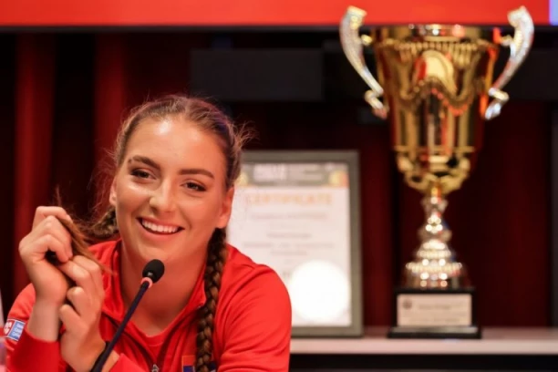 KO JE TEODORA KOSTOVIĆ, NOVA NADA SRPSKOG TENISA! Dominira na Vimbldonu, nedavno se oprobala i u seniorskoj konkurenciji!