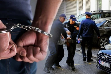PRETRESENE PROSTORIJE POLICIJE U CRNOJ GORI! Priveden NAČELNIK, osumnjičen za stvaranje kriminalne organizacije i to nije sve!