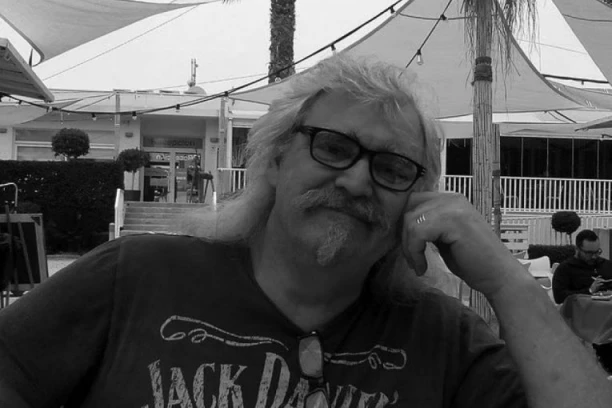 LEGENDO, POČIVAJ U MIRU, MNOGO ĆEŠ NAM NEDOSTAJATI! Poznati muzičar preminuo u bolnici, POTVRĐENE TUŽNE VESTI!