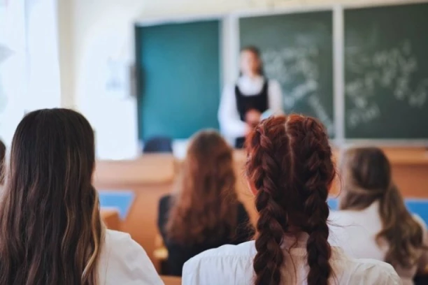 AZBEST U PONEDELJAK ZATVARA 69 ŠKOLA! Evo šta je pronađeno u ustanovama širom prestonice