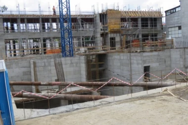 PUKLO JE KAO DA JE BOMBA: Srušio se potporni zid na gradilištu kod centra (VIDEO)