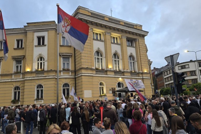 CICVARIĆ I EKIPA NAPADALI POLICIJU, PA PUŠTENI NA SLOBODU! Blokaderi pokazali da mogu da napadaju ORGANE REDA!