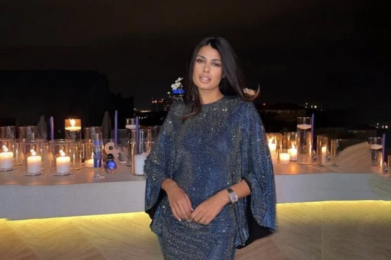 ŽENA NEMANJE NEDOVIĆA UKRALA ŠOU: Mina istakla obline u glamuroznoj haljini, na golim leđima jedan suptilan detalj nije prošao nezapaženo (FOTO)