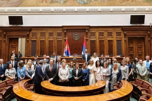 "ZAKLINJEM SE SVOJOM ČAŠĆU..." Novoizabrani javni tužioci položili zakletvu pred Anom Brnabić i Zagorkom Dolovac! (FOTO)