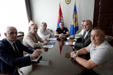OGLASIO SE MUP: Direktor policije general Dragan Vasiljević razgovarao je danas s predstavnicima Nezavisnog sindikata policije