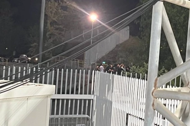 POLICIJA JE REAGOVALA: Nastavak čudnih dešavanja - organi reda odveli grobare u stanicu!