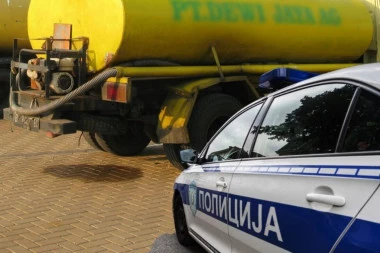 POLICAJCI OTROVANI FENOLOM! Potraga za muškarcima koji su pretakali opasnu materiju u cisterne! Iz jedne ISCURELA TEČNOST!