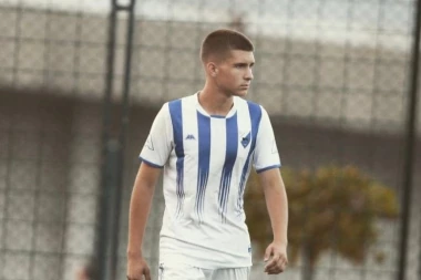 LUCIDNI VEZISTA LOKOMOTIVE PO ISTEKU OMLADINSKOG STAŽA PROMENIO KLUB:  Stefan Njamculović adut Železničara za viši rang!