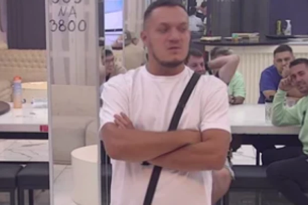 GASTOZU SE SLOŠILO U EMISIJI: Dobio pitanje o Zvezdanu Slavniću koje mu je izazvalo MUČNINU - OVAJ kadar ne može da zaboravi!