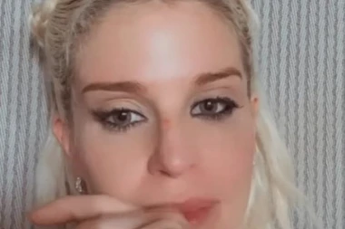 MORBIDAN SNIMAK BOLESNOG PEVAČA PREPLAVIO DRUŠTVENE MREŽE, ćerka hitno reagovala: "PRESTANITE, TATA MI NE UMIRE"!