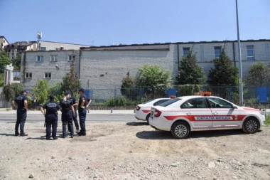 INCIDENT U BEOGRADU! Ulični prodavac napao komunalnu policiju!