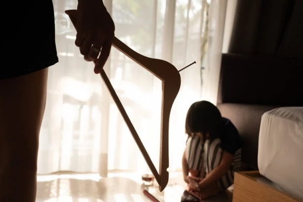 JEZIVO NASILJE U NOVOM BEOGRADU! Žena maltretirala maloletnu ĆERKU, ubrzo UHAPŠENA!