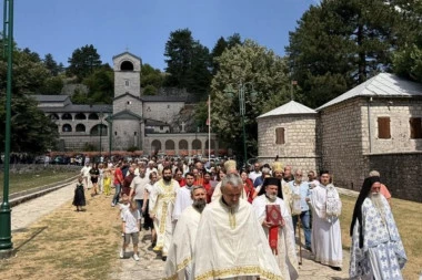 ŠTA SE DESILO NA PETROVDANSKOM SABORU NA CETINJU: Vernici ostali ganuti na veliki praznik
