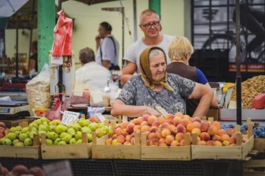 NEVEROVATNA PRIČA SA PIJACE! Kosa prodavala testeninu, a odjednom joj je sve nestalo iz gajbice! (VIDEO)