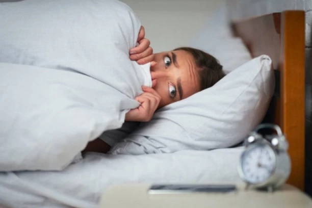 MISTERIOZNI GLAS PROBUDIO JE MAJKU U 3 SATA UJUTRU: Neko je uporno pokušavao da uđe u dečiju sobu, a kada je videla ko je to usledio je šok! (VIDEO)