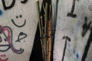 POLICIJA U UŽICU PRONAŠLA BUNT DRVENIH MOTKI! Građanima hitno upućena apel da se suzdrže od nasilja!