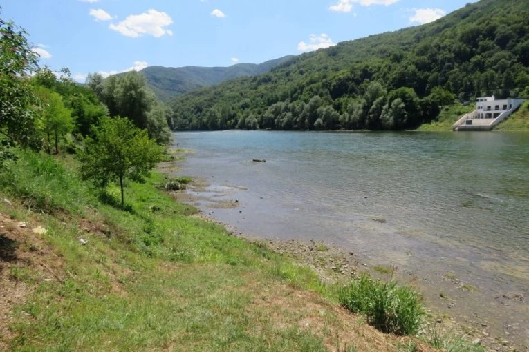 PRONAĐENO TELO DEČAKA U DRINI! Osam dana se tragalo za njim!