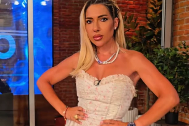 OVO JE VEĆ OZBILJNA PANDEMIJA! Jovana Jeremić ponovo ZAINTRIGIRALA javnost svojom objavom! (FOTO)