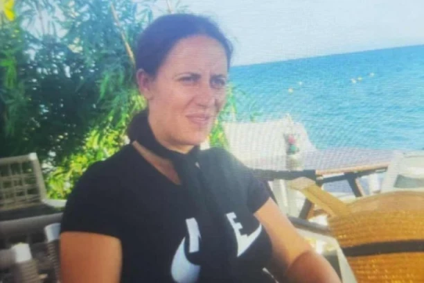 SRPKINJA NESTALA U PEFKOHORIJU! Odšetala sa plaže i od tada joj se gubi svaki trag - NEDAVNO IMALA PRODIČNU TRAGEDIJU