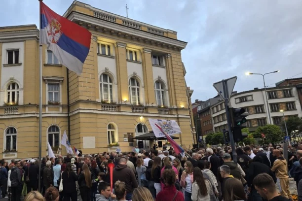 MUP UGUŠIO SVE BLOKADE, UGASILI HAOS! Građani jednoglasno osudili nerede!